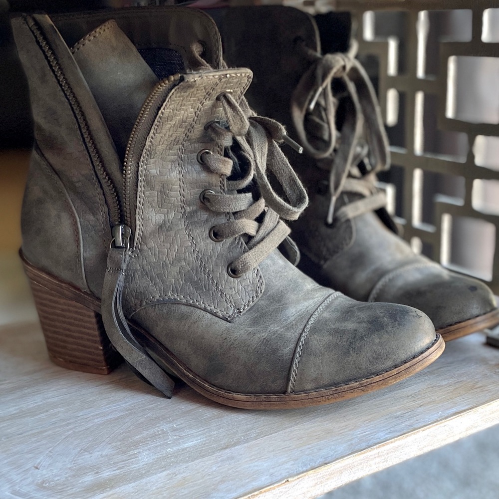 Roxy Zip Heeled Boots